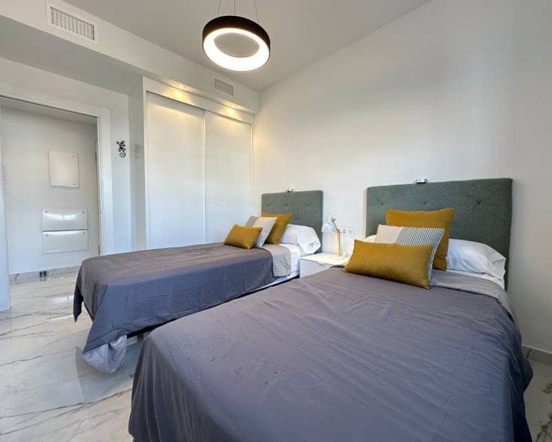 2 chambre Penthouse à vendre à Playa Flamenca avec piscine - 595 000 € (Ref: 9991998)