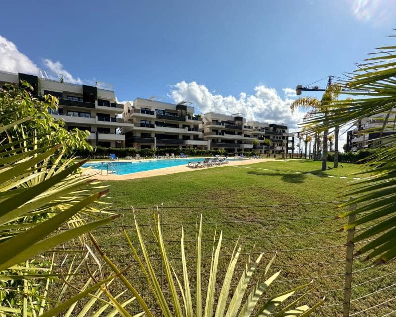 2 chambre Penthouse à vendre à Playa Flamenca avec piscine - 595 000 € (Ref: 9991998)