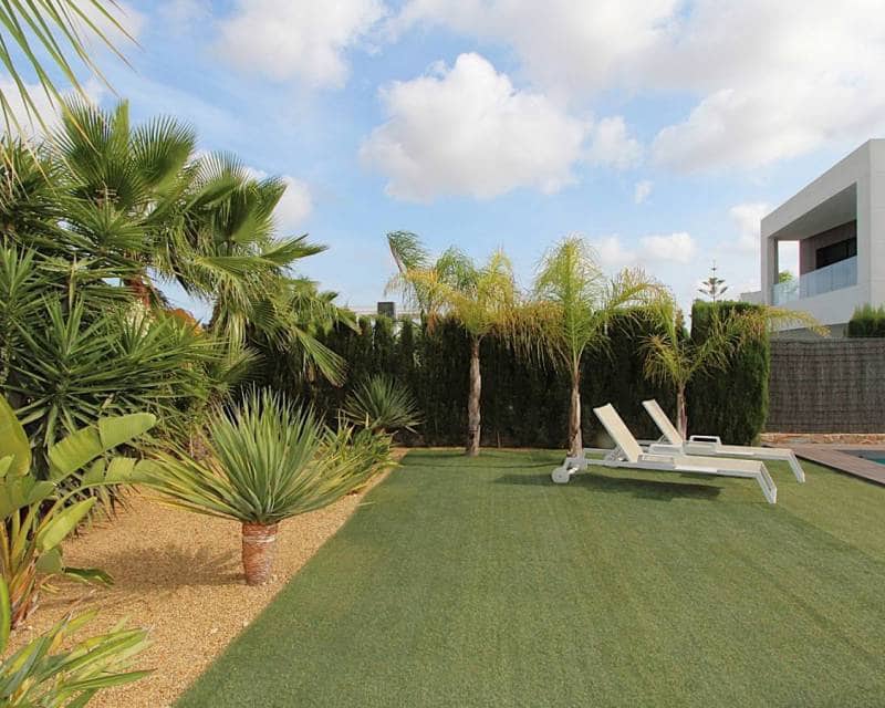 3 bedroom Villa for sale in Ciudad Quesada with pool - € 750,000 (Ref: 9995965)