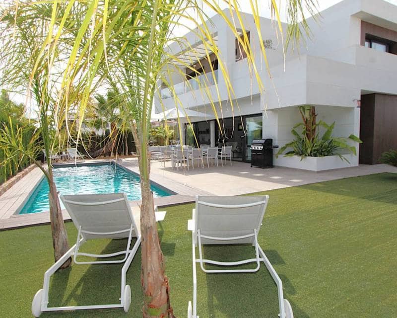 3 bedroom Villa for sale in Ciudad Quesada with pool - € 750,000 (Ref: 9995965)