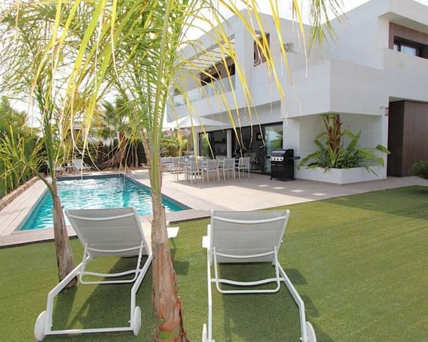 3 bedroom Villa for sale in Ciudad Quesada, Rojales with pool - € 750,000 (Ref: 9995965)