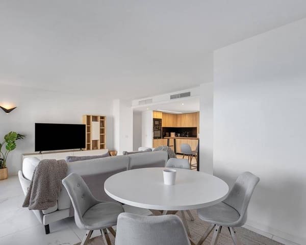 2 soveværelse Lejlighed til salg i Punta Prima, Torrevieja - € 765.000 (Ref: 9996058)