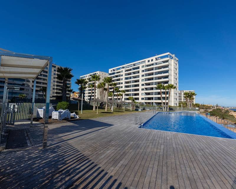 2 soveværelse Lejlighed til salg i Punta Prima - € 765.000 (Ref: 9996058)