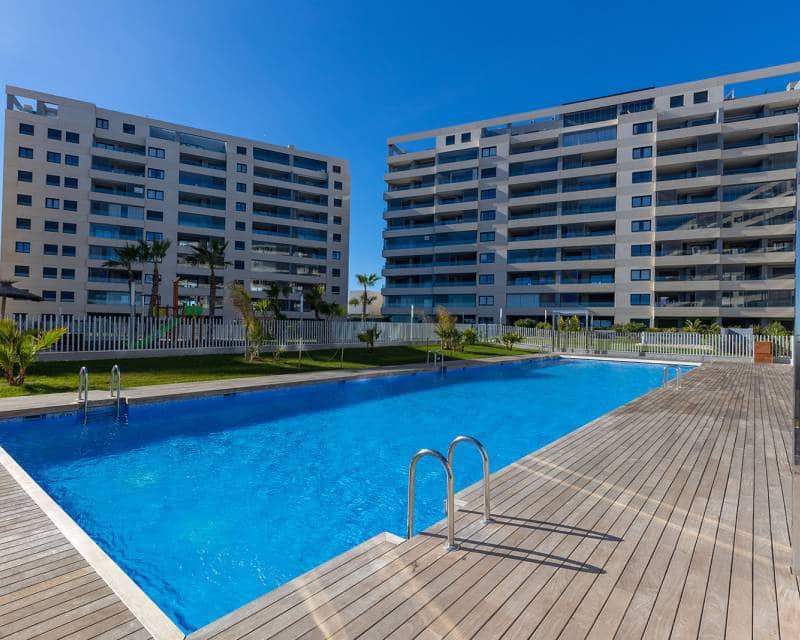 2 soveværelse Lejlighed til salg i Punta Prima - € 765.000 (Ref: 9996058)