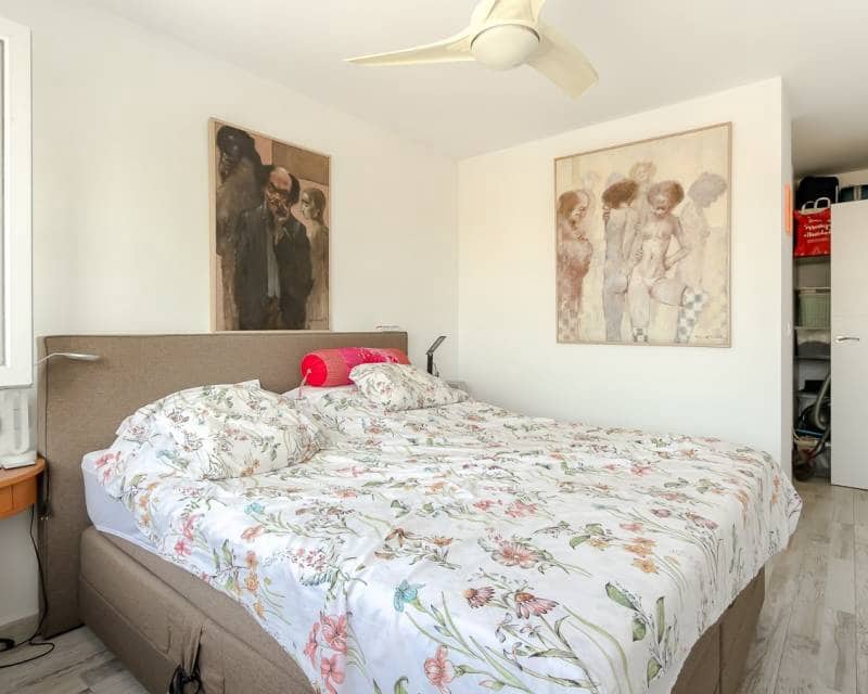 2 bedroom Villa for sale in Torrevieja with pool - € 465,000 (Ref: 9996245)