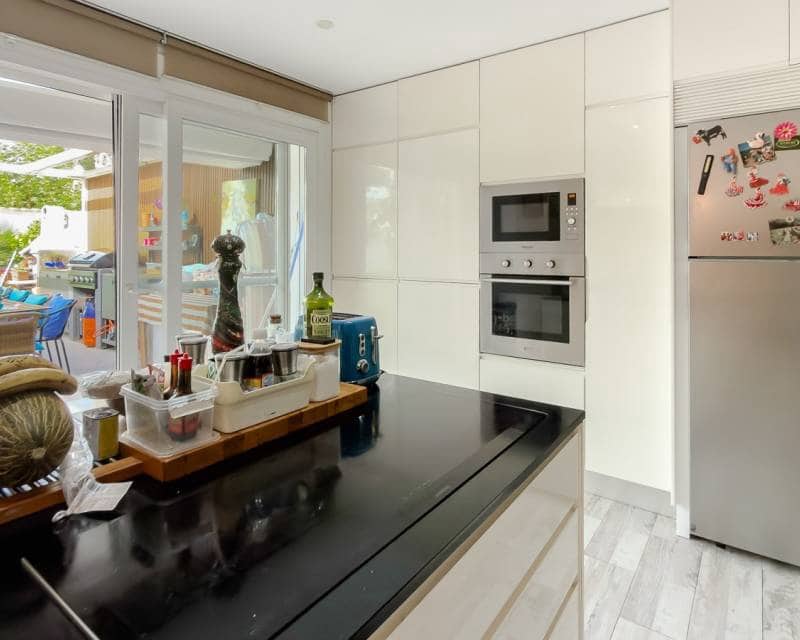 2 bedroom Villa for sale in Torrevieja with pool - € 465,000 (Ref: 9996245)