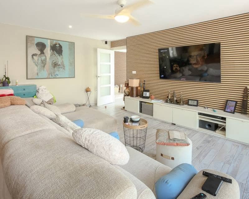 2 bedroom Villa for sale in Torrevieja with pool - € 465,000 (Ref: 9996245)