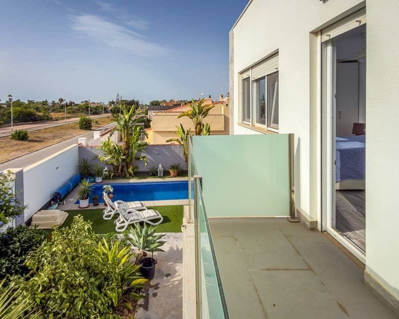 2 bedroom Villa for sale in Torrevieja with pool - € 465,000 (Ref: 9996245)