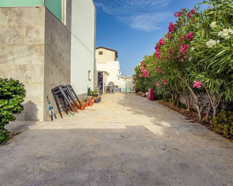 2 bedroom Villa for sale in Torrevieja with pool - € 465,000 (Ref: 9996245)