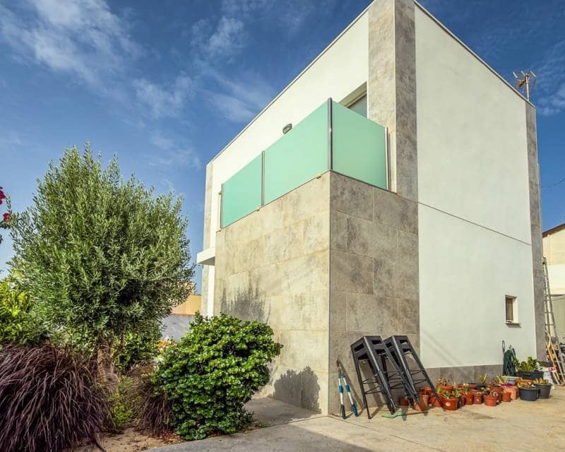 2 bedroom Villa for sale in Torrevieja with pool - € 465,000 (Ref: 9996245)