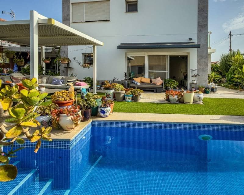 2 bedroom Villa for sale in Torrevieja with pool - € 465,000 (Ref: 9996245)