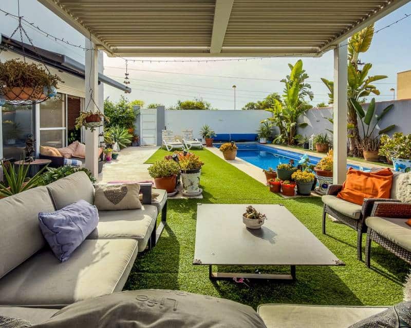 2 bedroom Villa for sale in Torrevieja with pool - € 465,000 (Ref: 9996245)