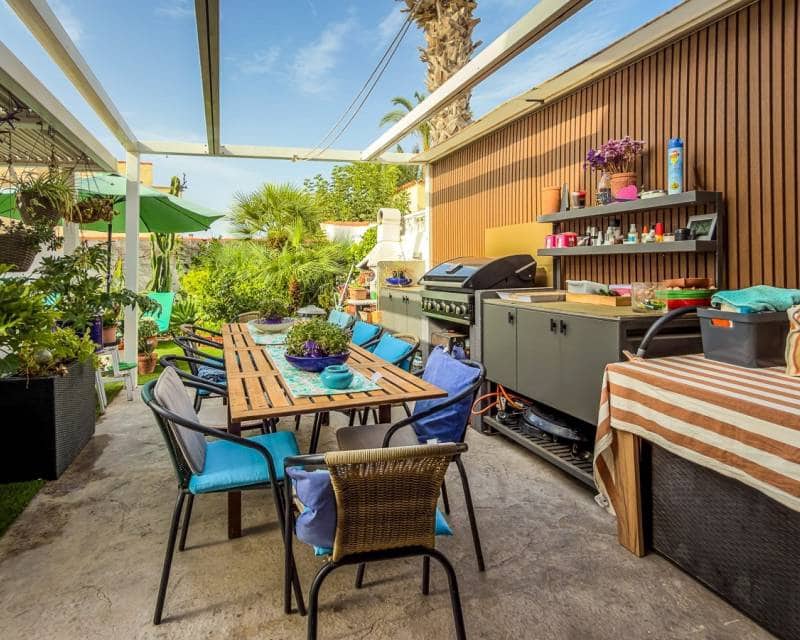 2 bedroom Villa for sale in Torrevieja with pool - € 465,000 (Ref: 9996245)