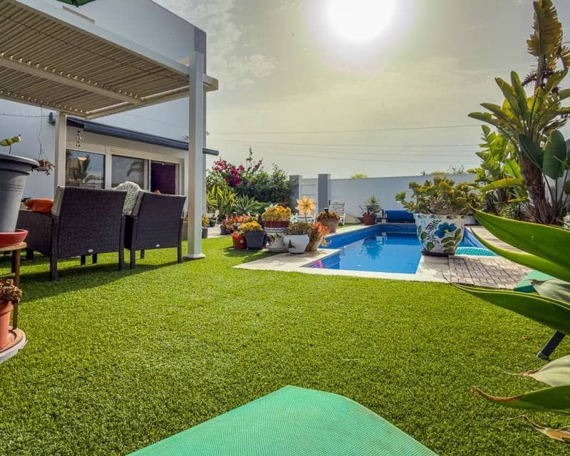 2 bedroom Villa for sale in Torrevieja with pool - € 465,000 (Ref: 9996245)