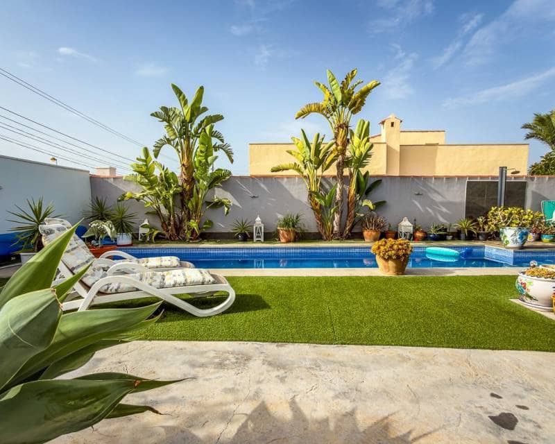 2 bedroom Villa for sale in Torrevieja with pool - € 465,000 (Ref: 9996245)