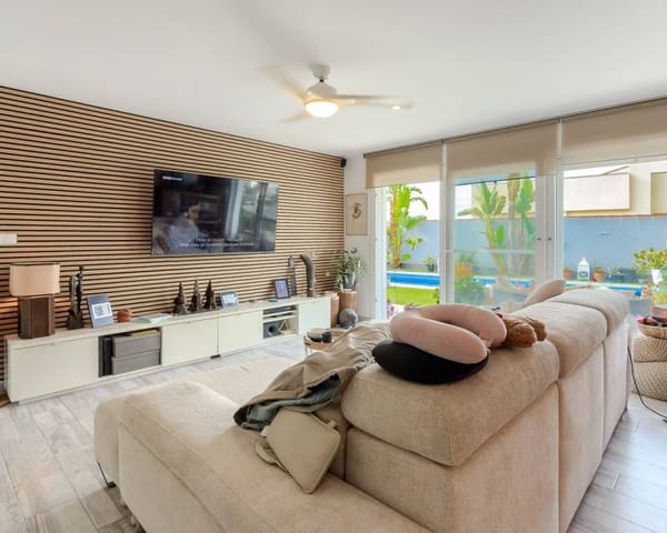 Chalet de 2 habitaciones en El Chaparral - La Siesta - La Torreta, Torrevieja en venta con piscina - 465.000 € (Ref: 9996245)