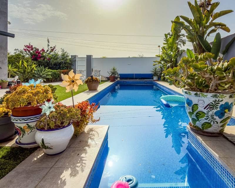 2 bedroom Villa for sale in Torrevieja with pool - € 465,000 (Ref: 9996245)