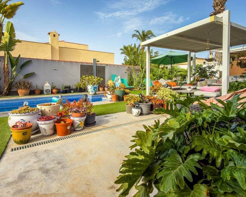 2 bedroom Villa for sale in Torrevieja with pool - € 465,000 (Ref: 9996245)