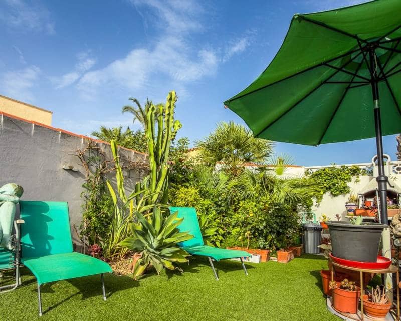 2 bedroom Villa for sale in Torrevieja with pool - € 465,000 (Ref: 9996245)