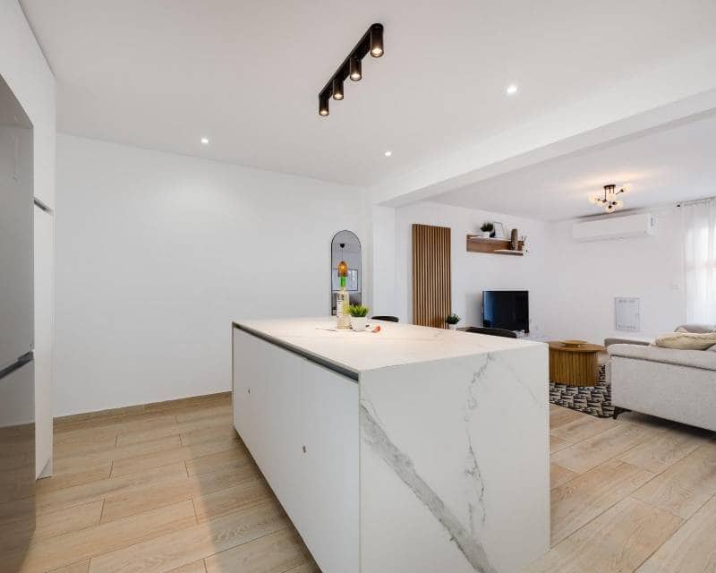 3 makuuhuone Huoneisto myytävänä paikassa Torrevieja - 220 000 € (Ref: 9996246)