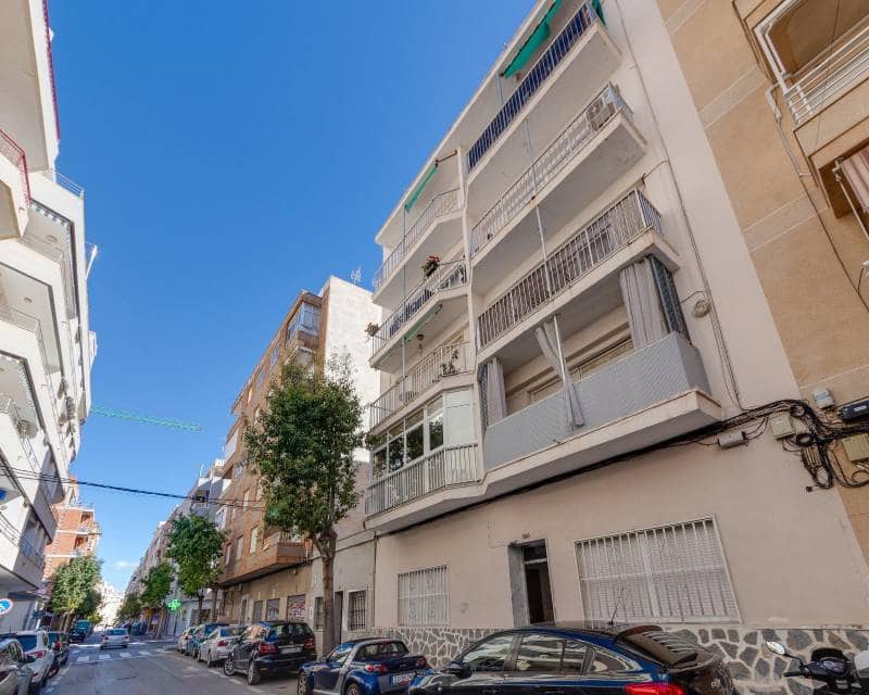 3 makuuhuone Huoneisto myytävänä paikassa Torrevieja - 220 000 € (Ref: 9996246)