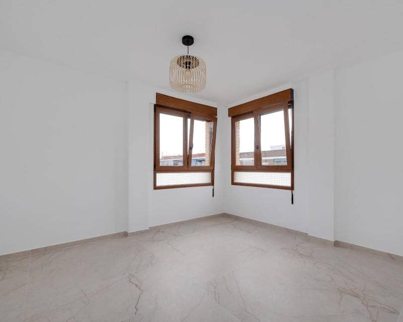 3 Zimmer Penthouse zu verkaufen in Torrevieja - 225.000 € (Ref: 9996247)