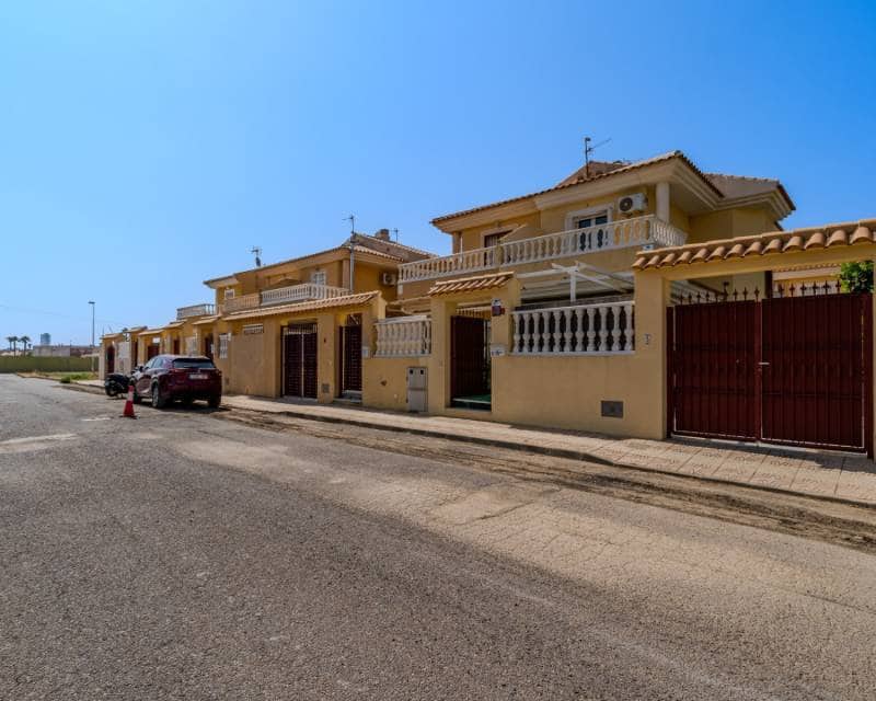 Chalet de 3 habitaciones en Puerto de Mazarron en venta - 250.000 € (Ref: 9997535)