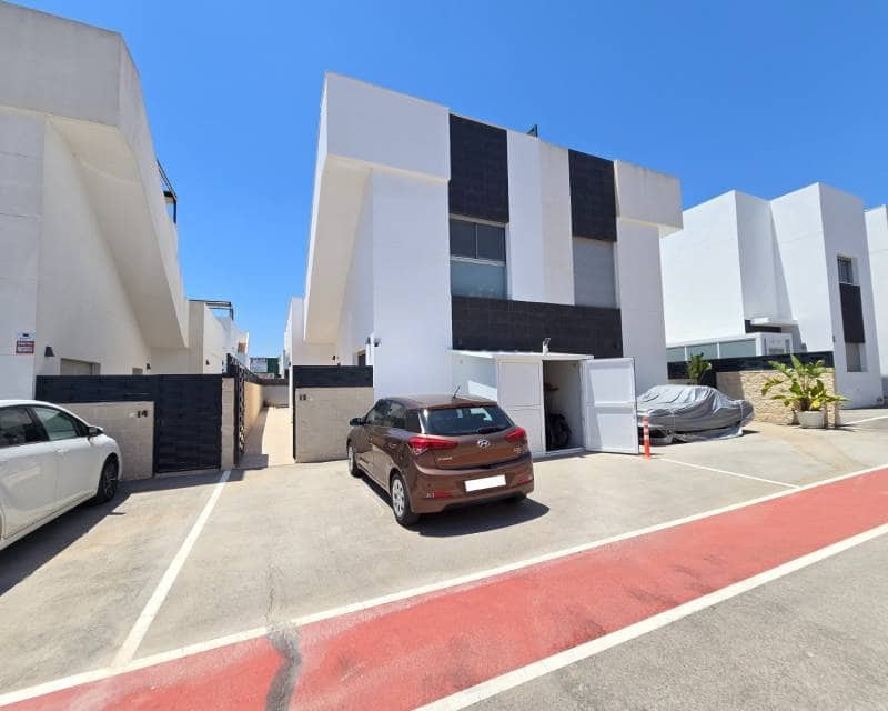 3 camera da letto Villa in vendita in Dona Pepa con piscina - 395.000 € (Rif: 9997536)