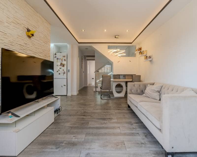 3 soverom Villa til salgs i Torrevieja med svømmebasseng - € 305 000 (Ref: 9997651)