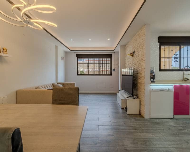 3 soverom Villa til salgs i Torrevieja med svømmebasseng - € 305 000 (Ref: 9997651)