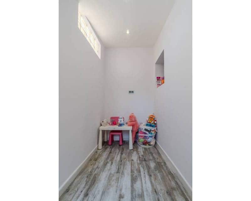 3 soverom Villa til salgs i Torrevieja med svømmebasseng - € 305 000 (Ref: 9997651)