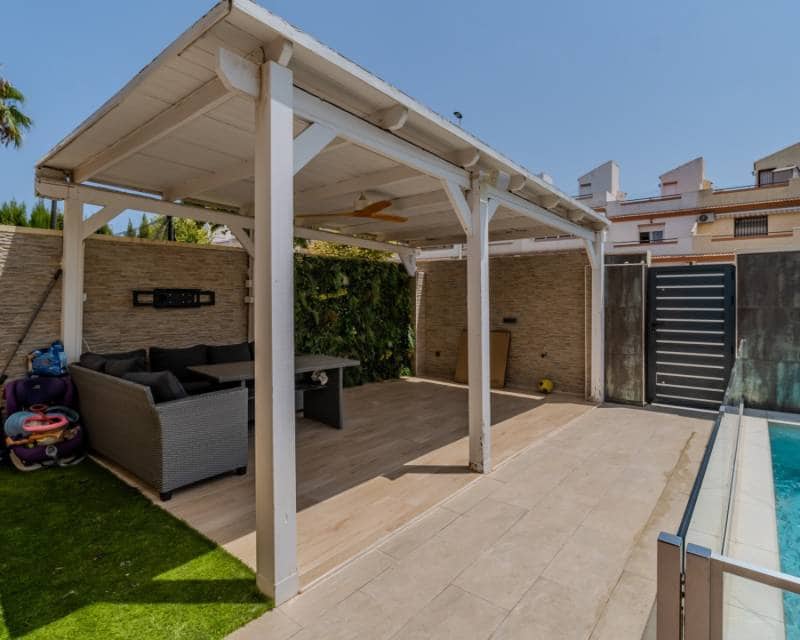 3 soverom Villa til salgs i Torrevieja med svømmebasseng - € 305 000 (Ref: 9997651)