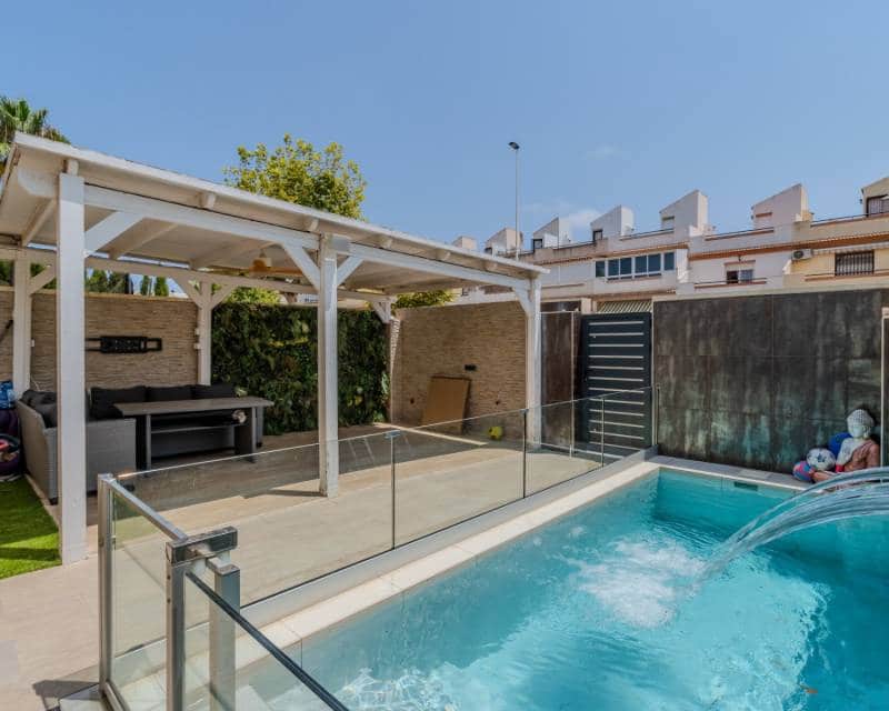 3 soverom Villa til salgs i Torrevieja med svømmebasseng - € 305 000 (Ref: 9997651)