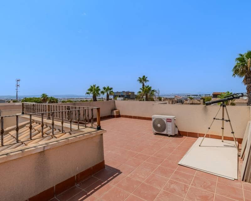 3 soverom Villa til salgs i Torrevieja med svømmebasseng - € 305 000 (Ref: 9997651)