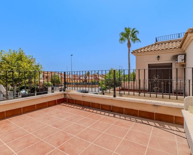 3 soverom Villa til salgs i Torrevieja med svømmebasseng - € 305 000 (Ref: 9997651)