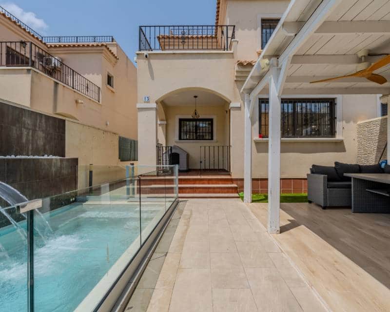 3 soverom Villa til salgs i Torrevieja med svømmebasseng - € 305 000 (Ref: 9997651)