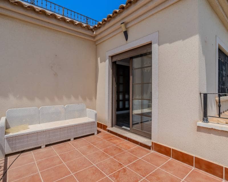3 soverom Villa til salgs i Torrevieja med svømmebasseng - € 305 000 (Ref: 9997651)