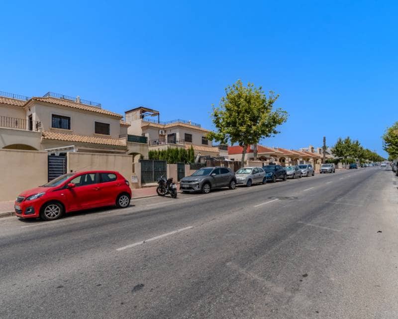 3 soverom Villa til salgs i Torrevieja med svømmebasseng - € 305 000 (Ref: 9997651)