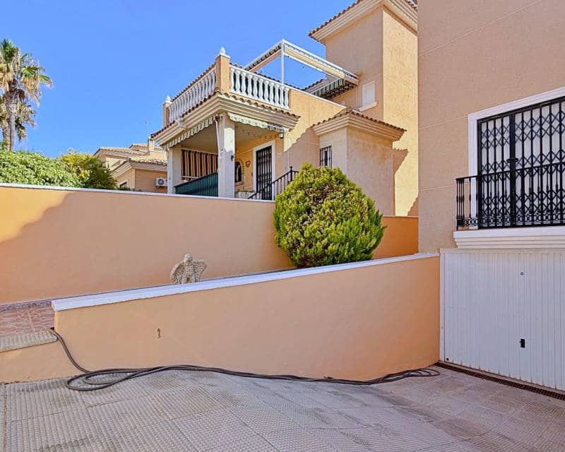 4 slaapkamer Villa te koop in Orihuela Costa - € 379.000 (Ref: 9997653)