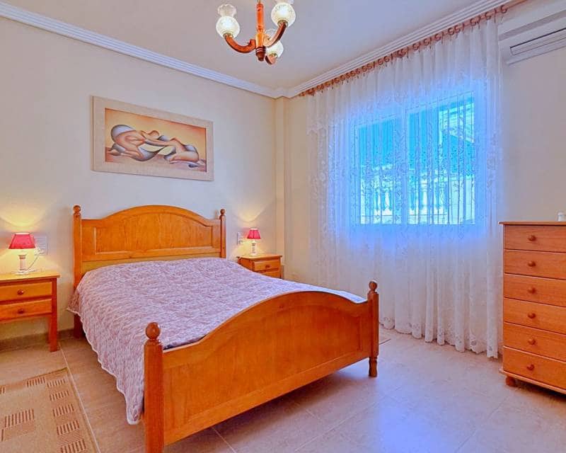 4 slaapkamer Villa te koop in Orihuela Costa - € 379.000 (Ref: 9997653)