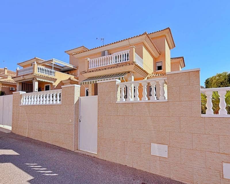 4 slaapkamer Villa te koop in Orihuela Costa - € 379.000 (Ref: 9997653)