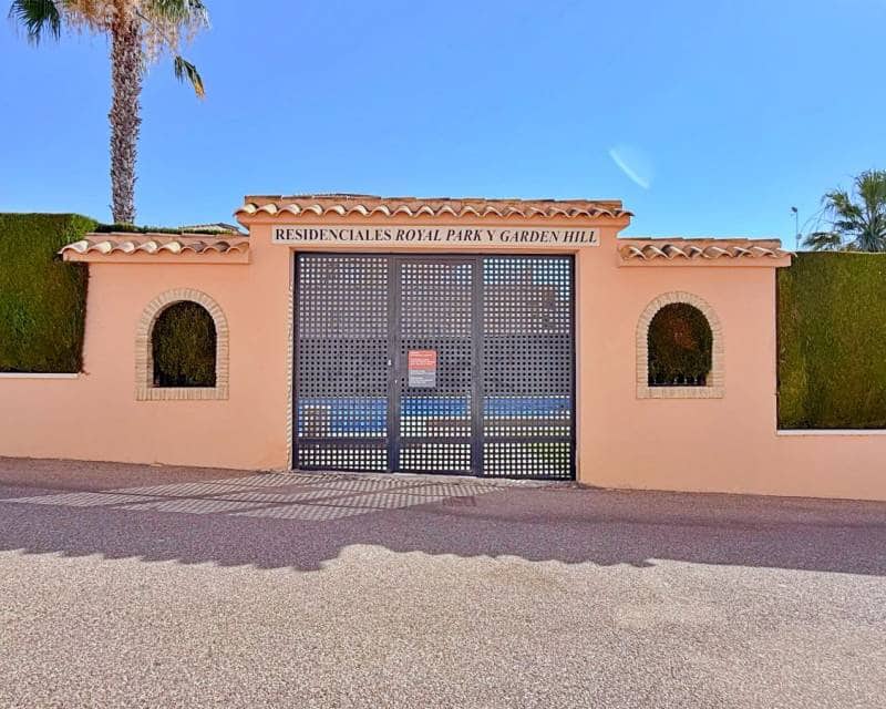 4 slaapkamer Villa te koop in Orihuela Costa - € 379.000 (Ref: 9997653)