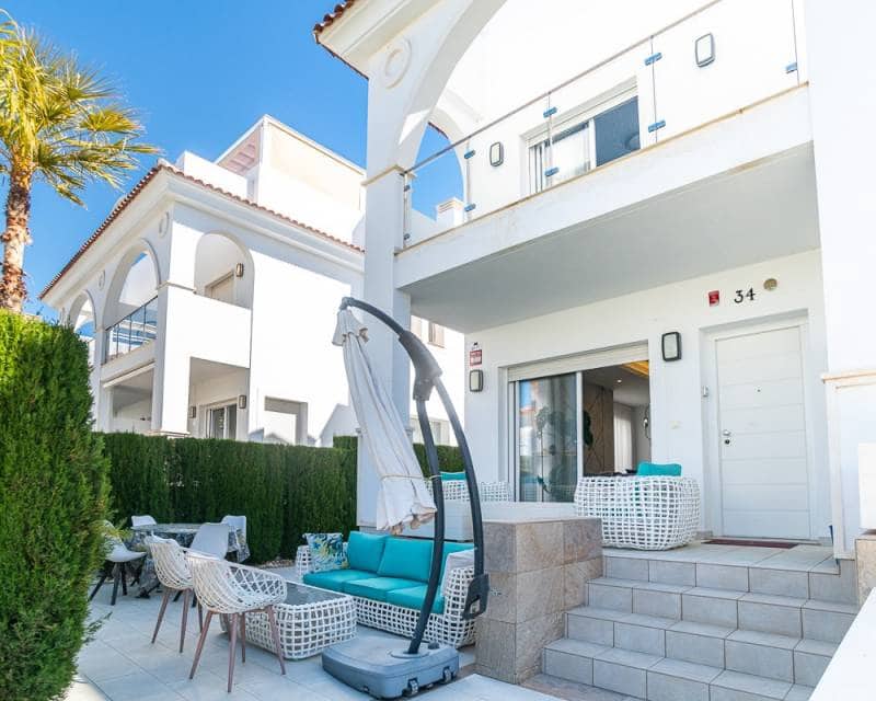 2 soverom Villa til salgs i Ciudad Quesada med svømmebasseng - € 390 000 (Ref: 9997654)