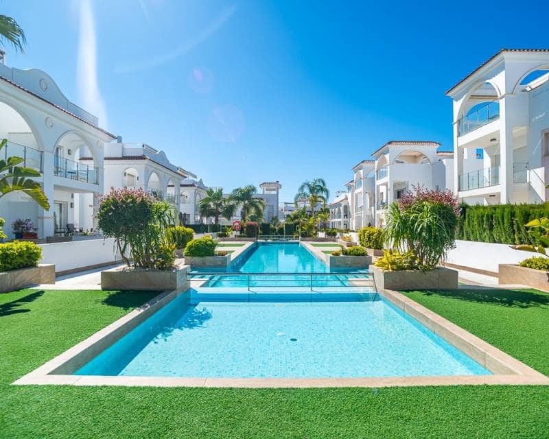 2 soverom Villa til salgs i Ciudad Quesada med svømmebasseng - € 390 000 (Ref: 9997654)