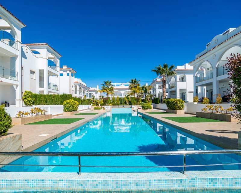 2 soverom Villa til salgs i Ciudad Quesada med svømmebasseng - € 390 000 (Ref: 9997654)