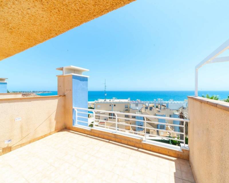3 soveværelse Byhus til salg i Campoamor med swimmingpool garage - € 450.000 (Ref: 9997902)