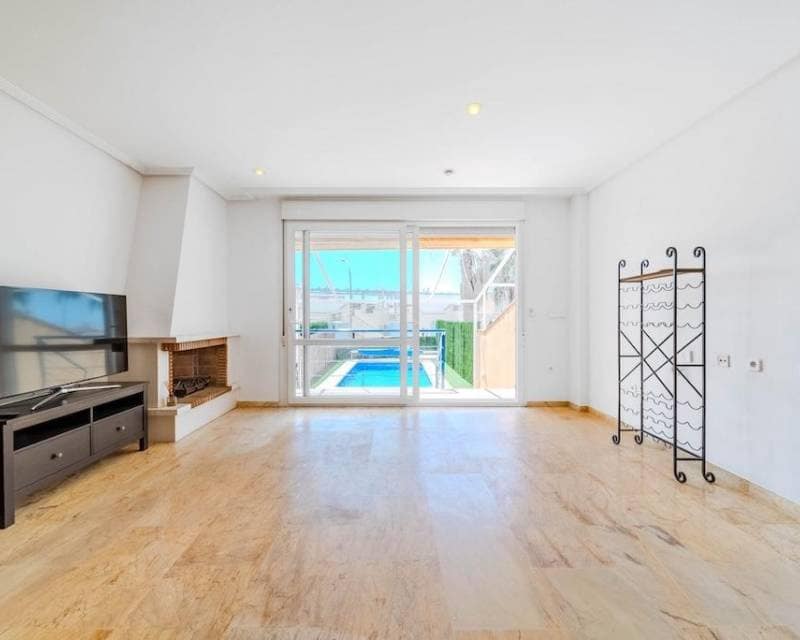 3 soveværelse Byhus til salg i Campoamor med swimmingpool garage - € 450.000 (Ref: 9997902)