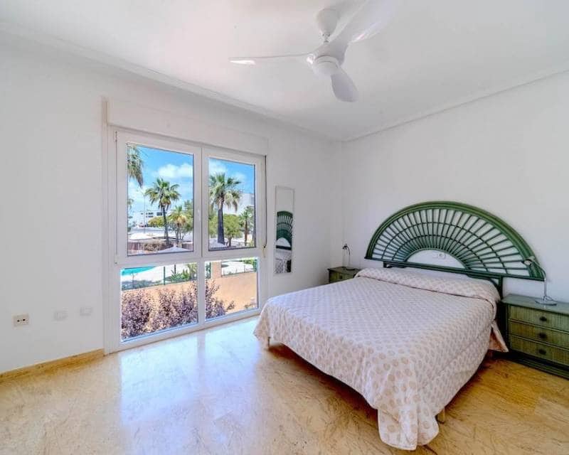 3 soveværelse Byhus til salg i Campoamor med swimmingpool garage - € 450.000 (Ref: 9997902)
