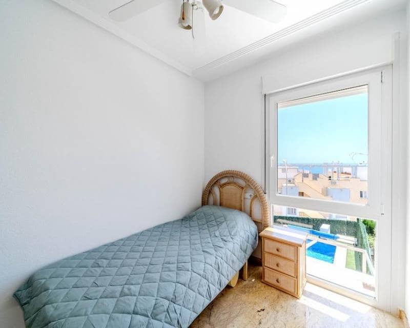 3 soveværelse Byhus til salg i Campoamor med swimmingpool garage - € 450.000 (Ref: 9997902)