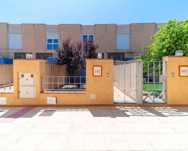 3 soveværelse Byhus til salg i Campoamor med swimmingpool garage - € 450.000 (Ref: 9997902)